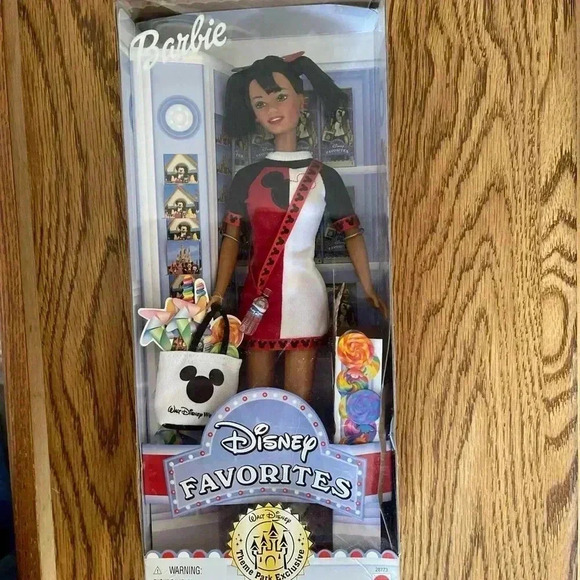 NIB VTG Disney Favorites Barbie Theme Park Exclusive*box has damage from storage - Picture 5 of 6